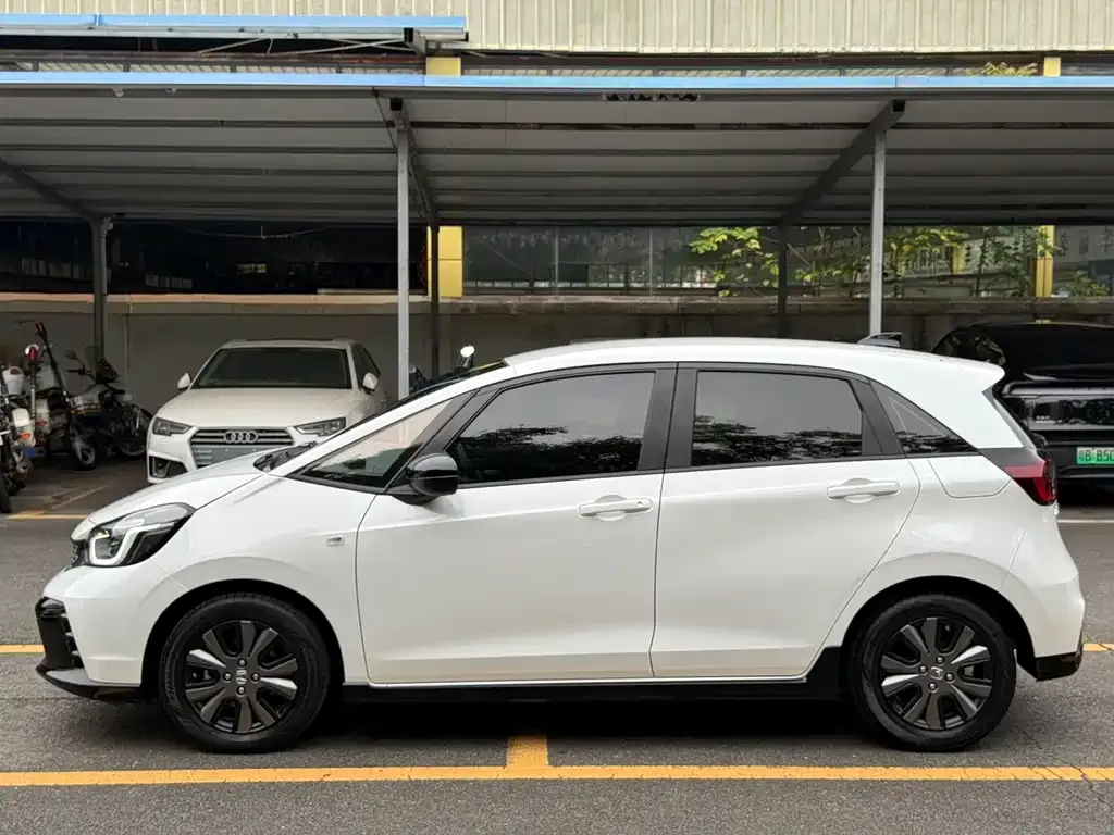 Honda Fit — фото 9