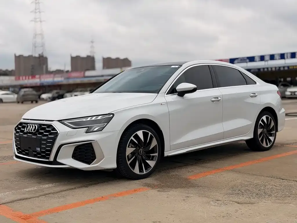 Audi A3 — фото 1
