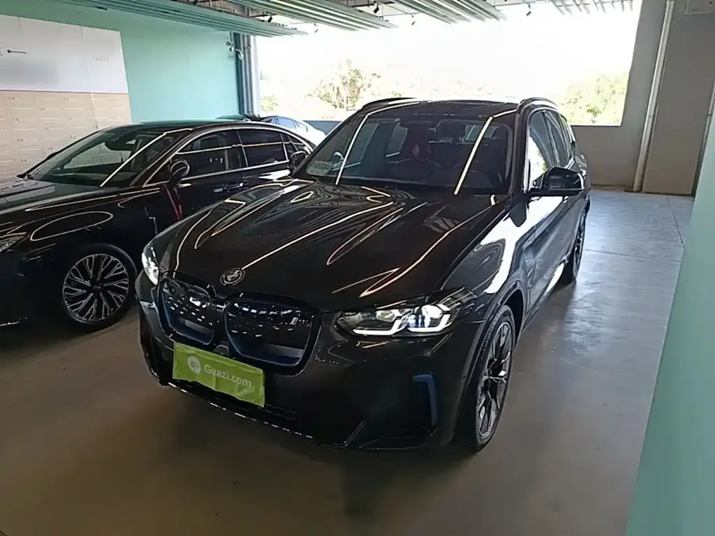 BMW iX3 — фото 1