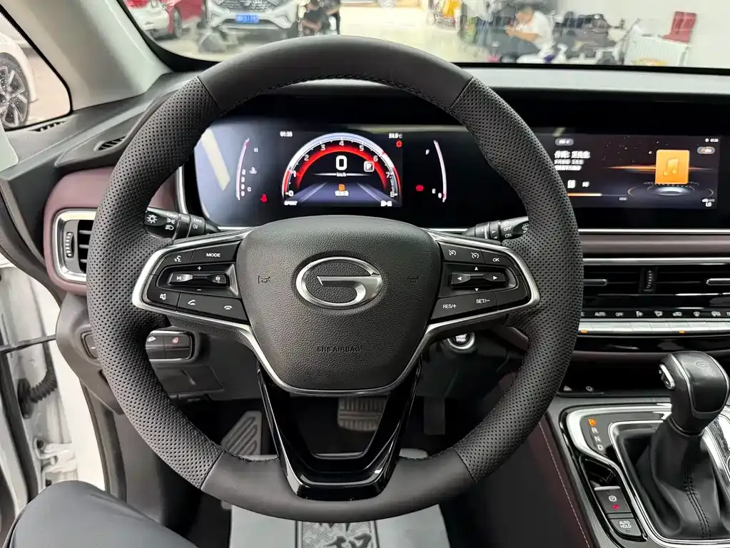 GAC Motor Trumpchi M6 — фото 10