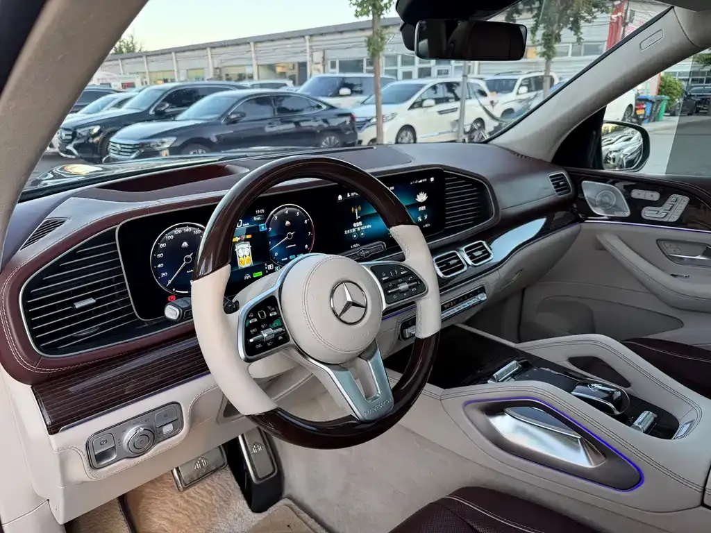 Mercedes-Benz GLS — фото 8