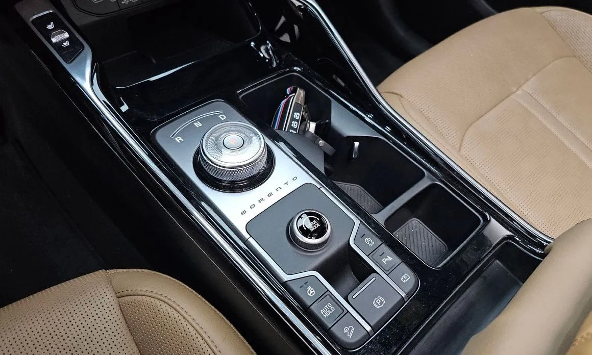 Kia Sorento — фото 10