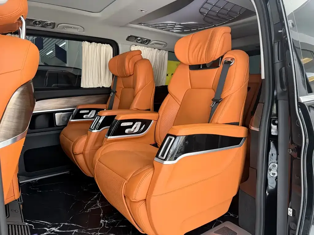 Mercedes-Benz V-Class — фото 10