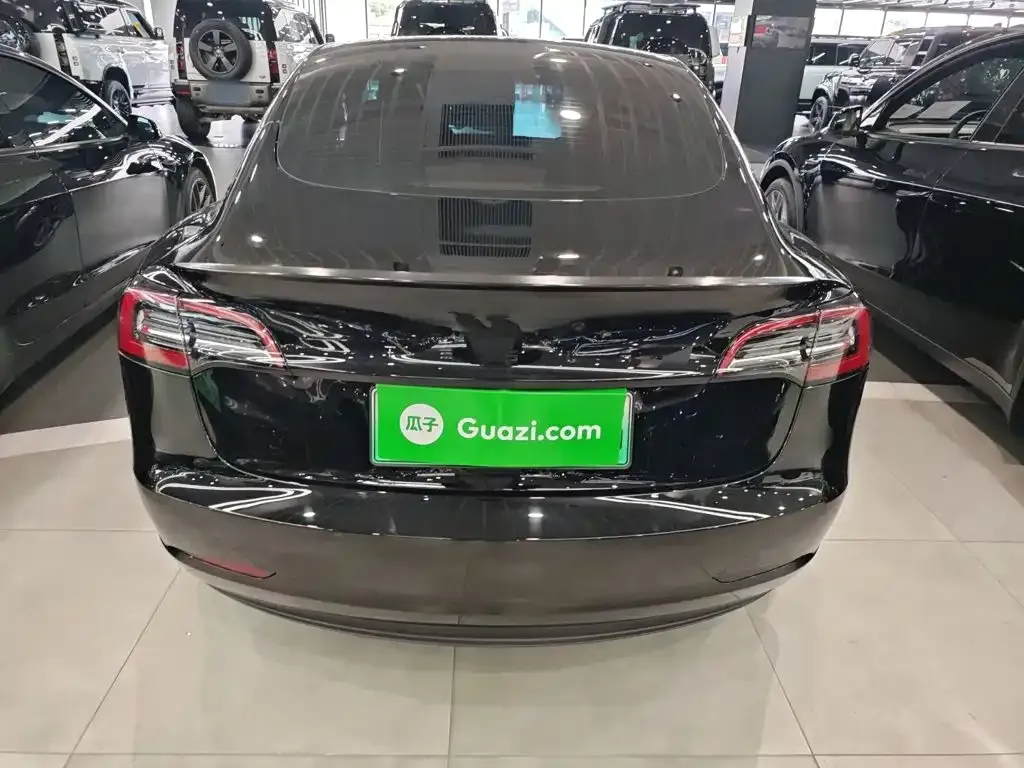 Tesla Model 3 — фото 10