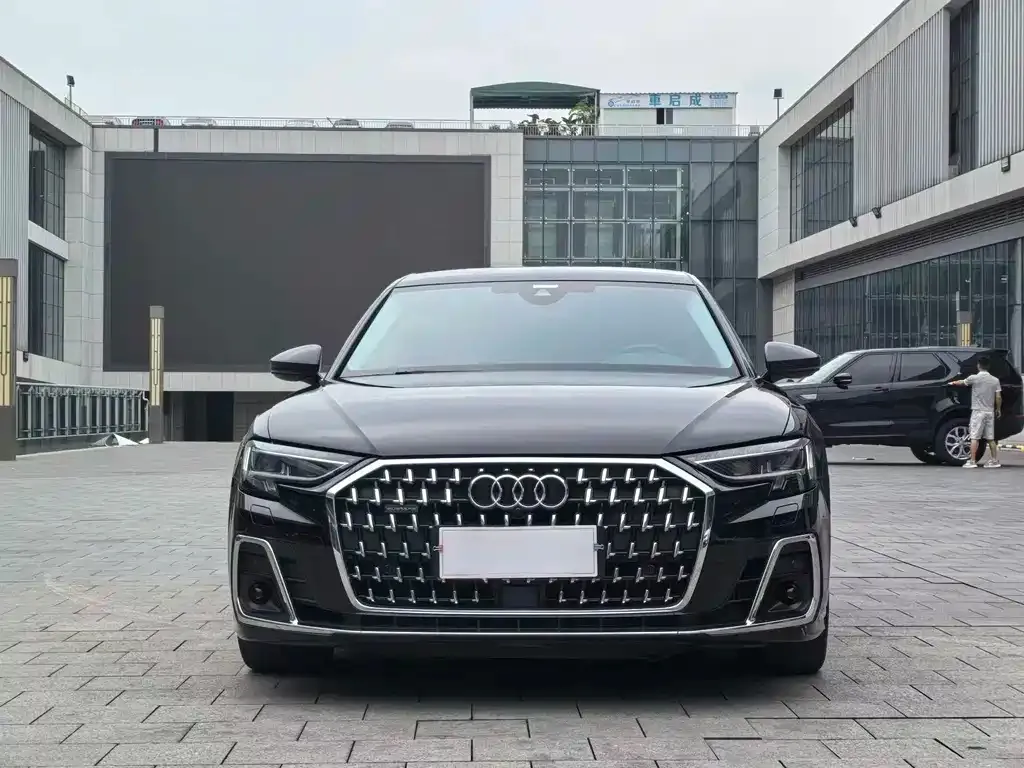Audi A8 — фото 5
