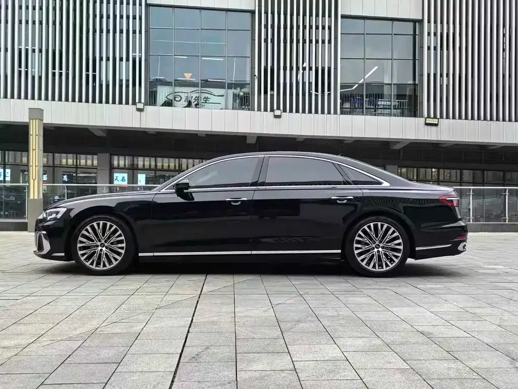 Audi A8 — фото 3