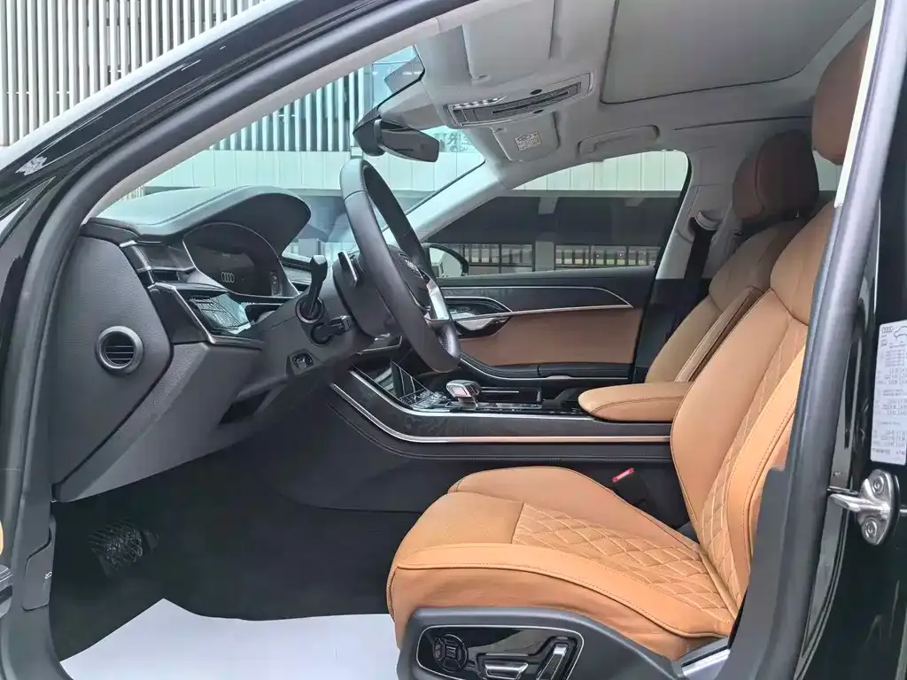 Audi A8 — фото 4