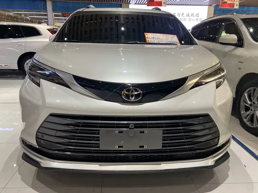 Toyota Sienna — фото 9