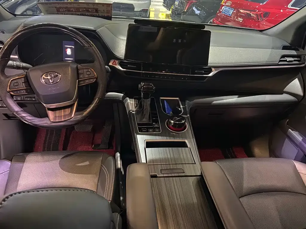 Toyota Sienna — фото 2