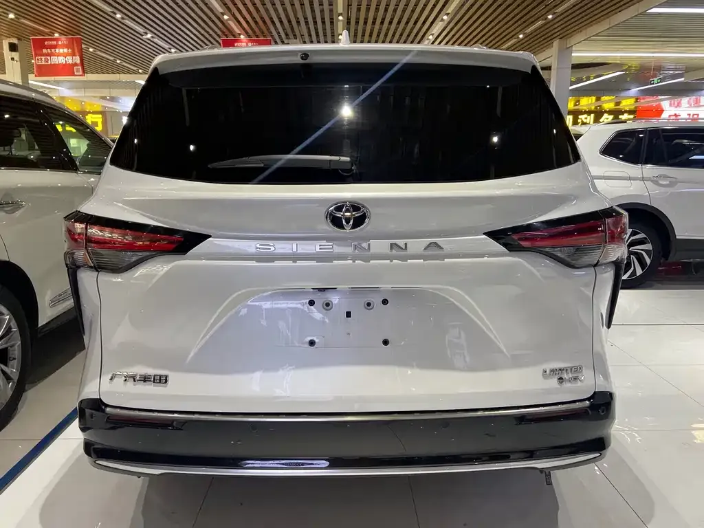 Toyota Sienna — фото 7