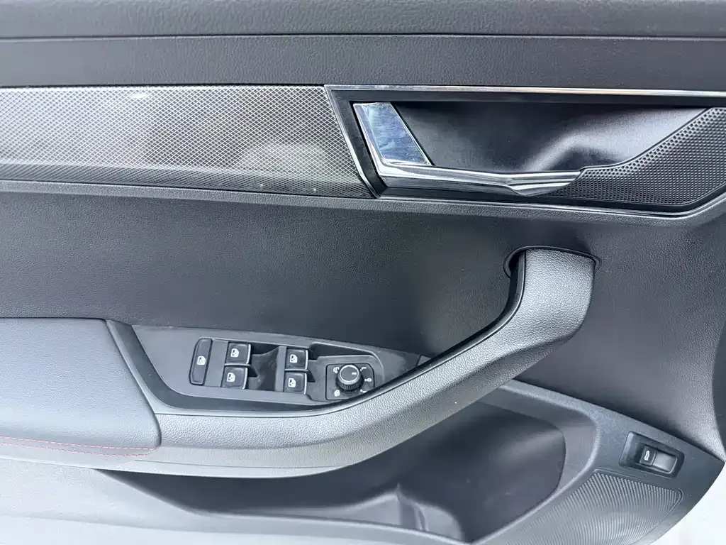 Skoda Karoq — фото 10
