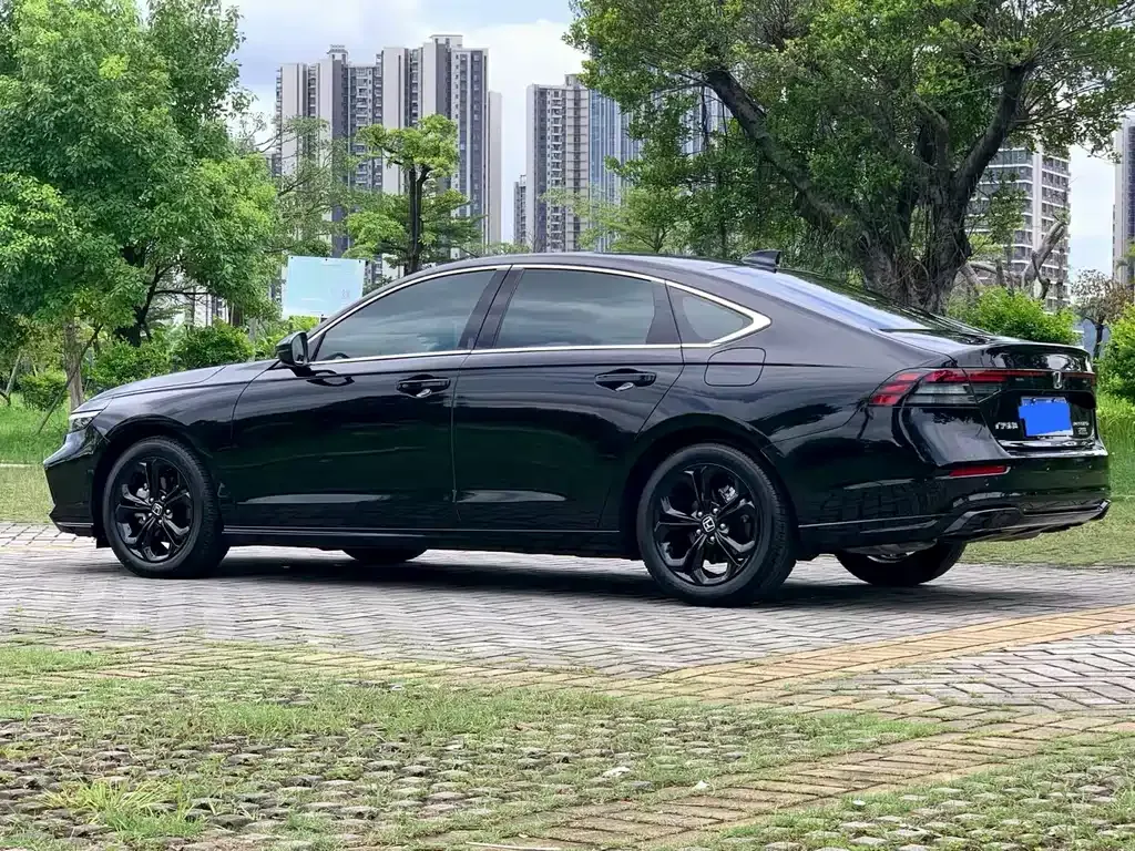 Honda Accord — фото 8