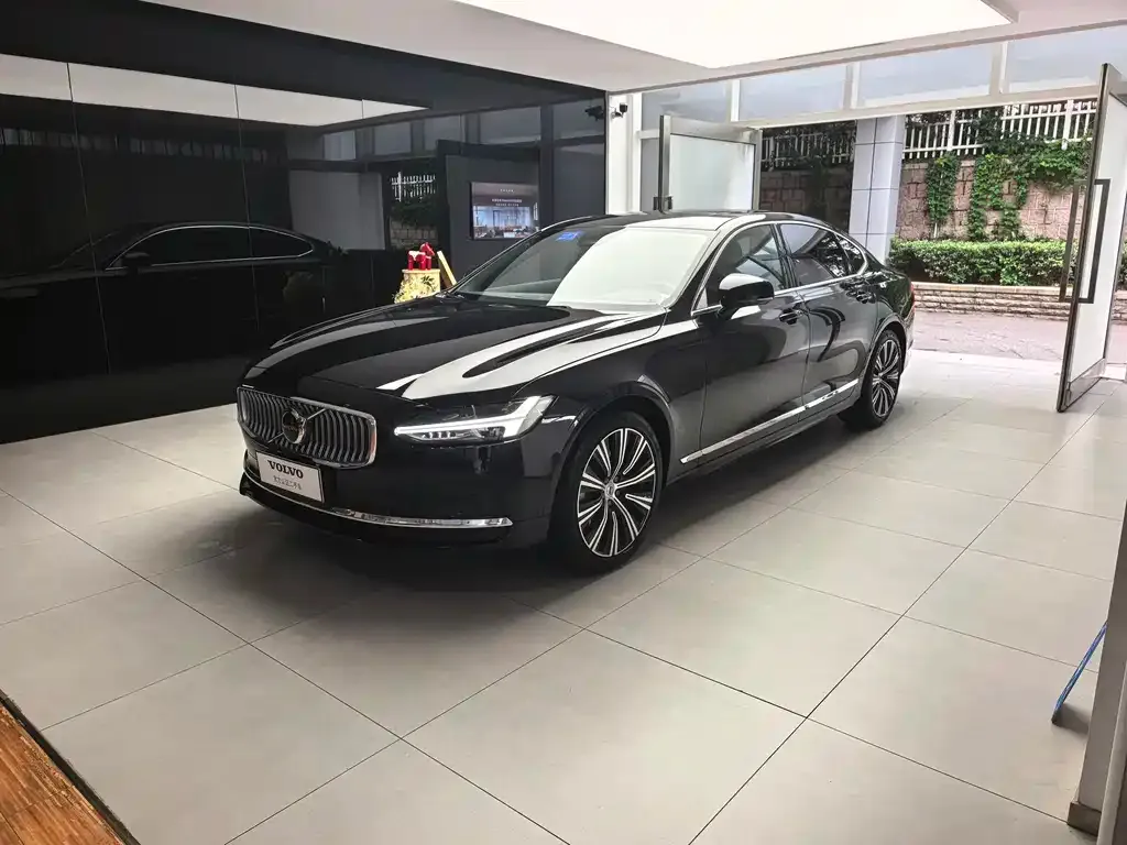Volvo S90 — фото 1