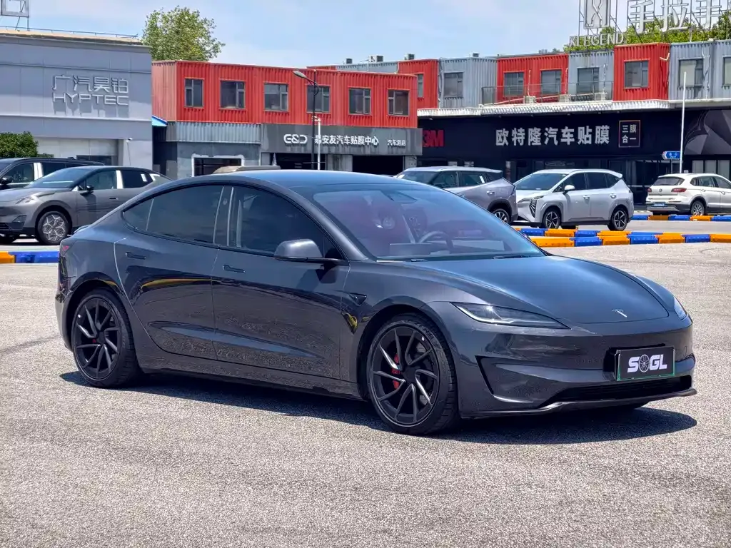 Tesla Model 3 — фото 8