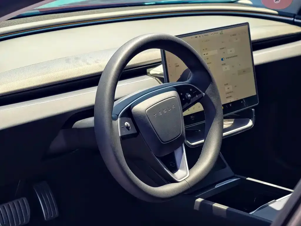 Tesla Model 3 — фото 9