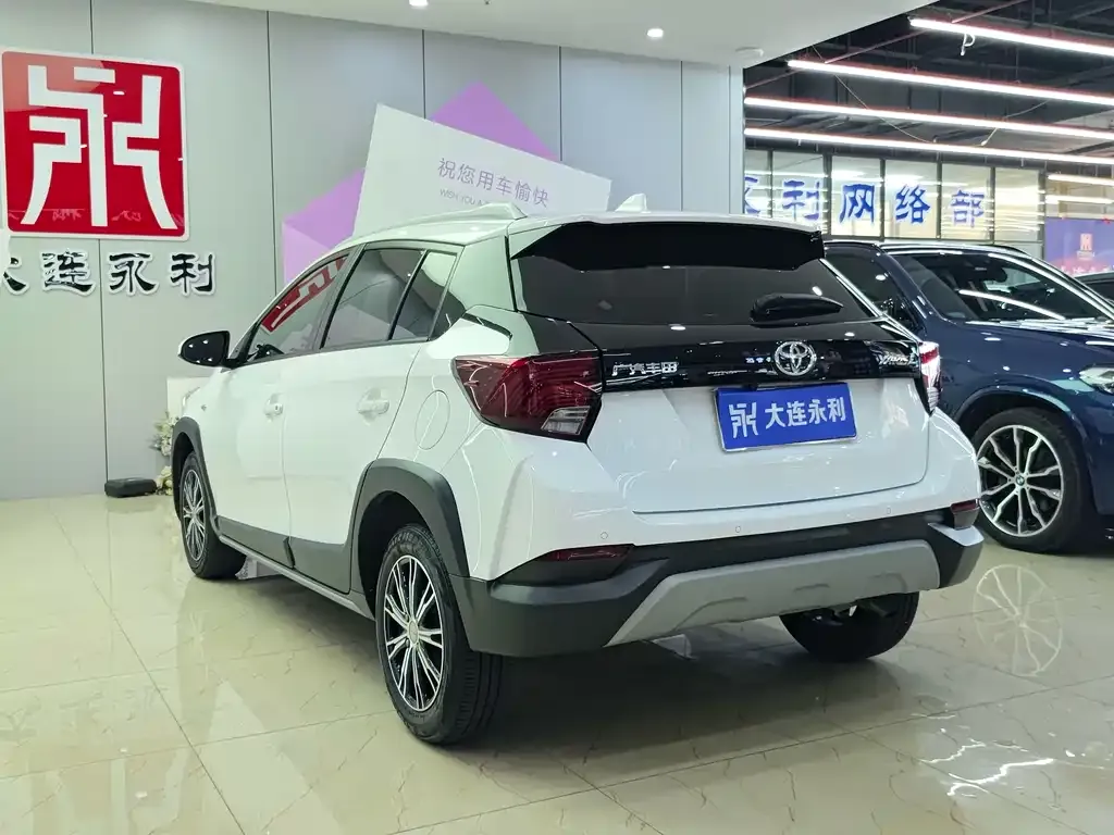 Toyota Yaris L — фото 10