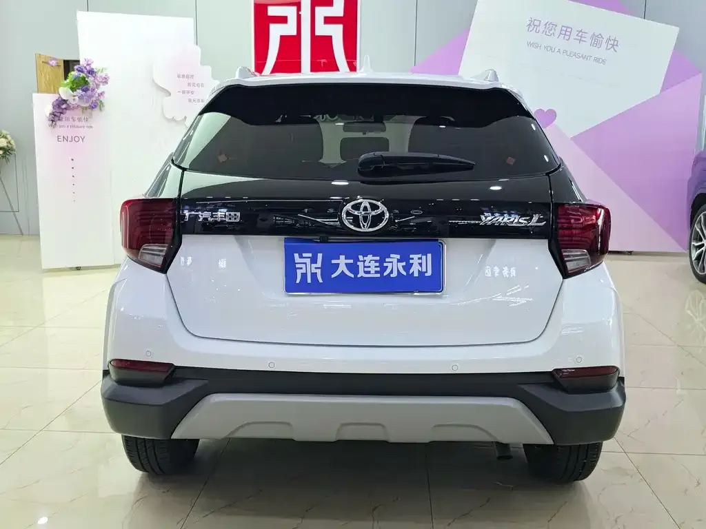 Toyota Yaris L — фото 7