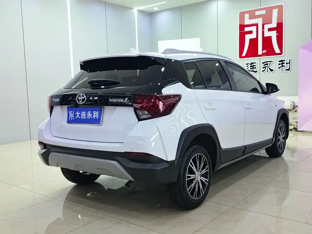 Toyota Yaris L — фото 6