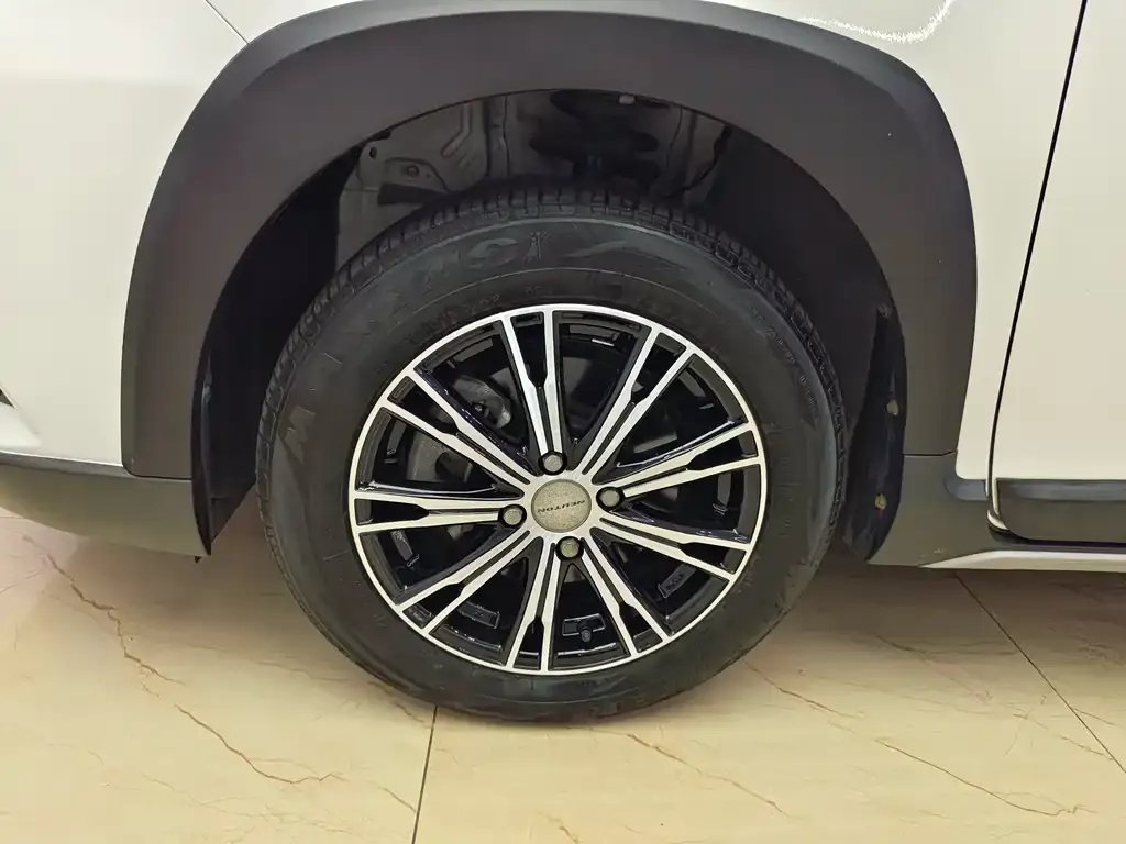 Toyota Yaris L — фото 2