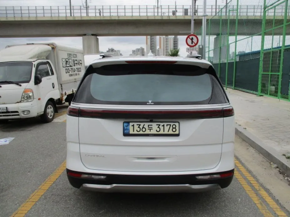 Kia Carnival — фото 4