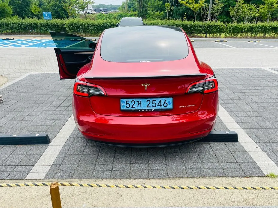 Tesla Model 3 — фото 8