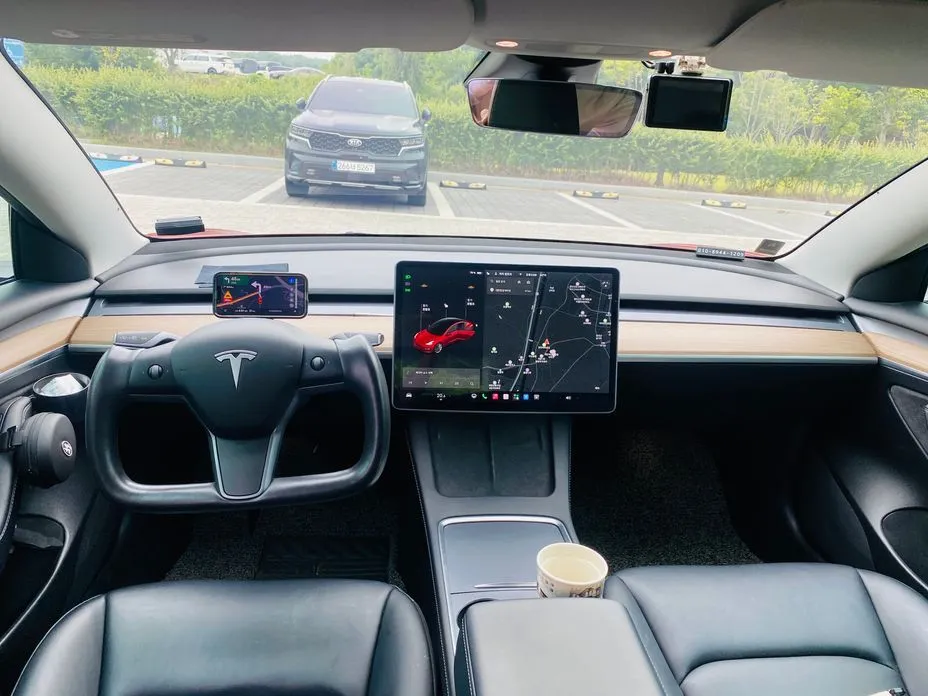 Tesla Model 3 — фото 2