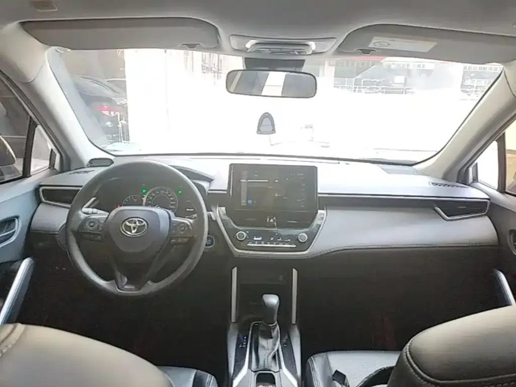 Toyota Corolla Cross — фото 2