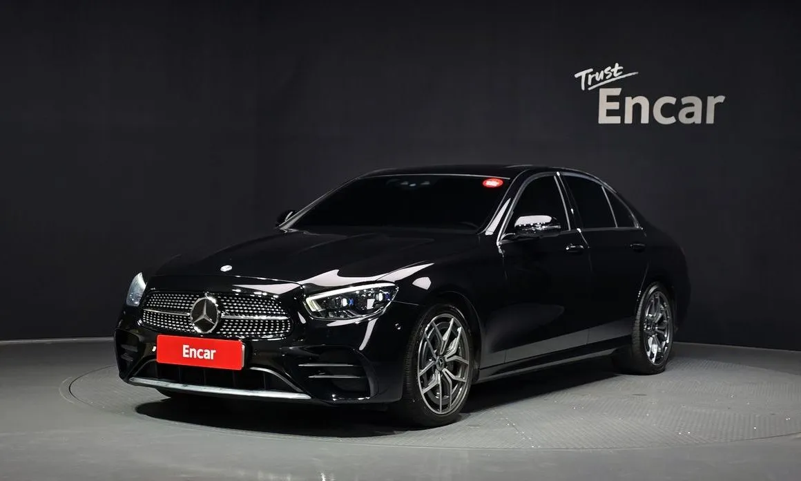 Mercedes-Benz E-Class — фото 1