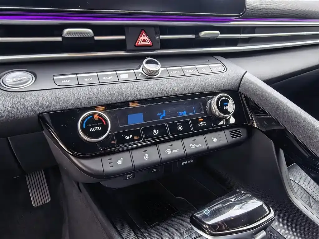 Hyundai Elantra — фото 8