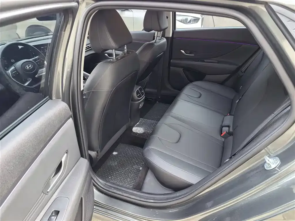Hyundai Elantra — фото 2