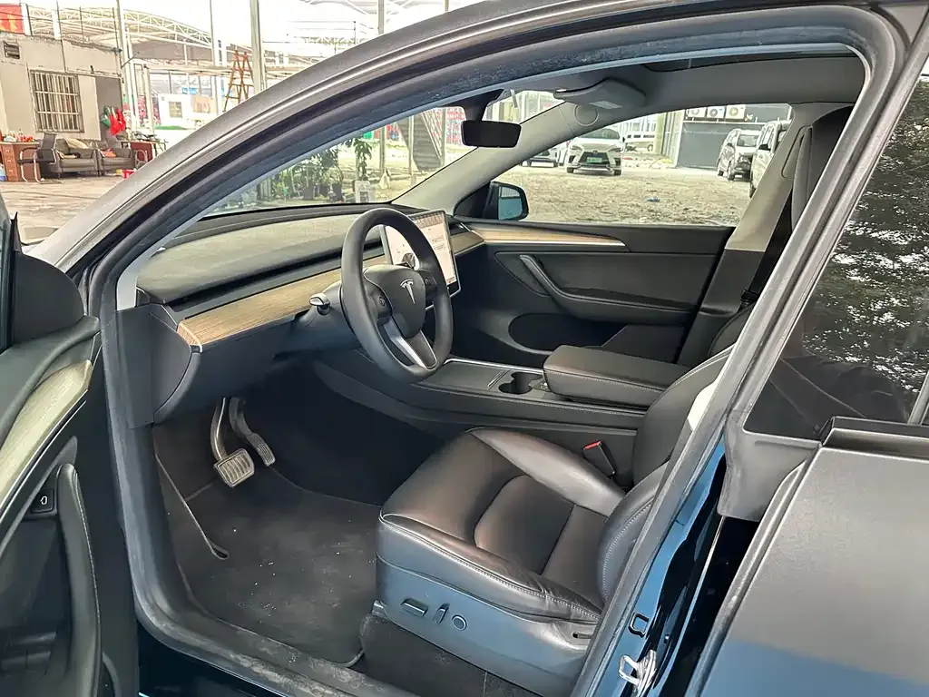 Tesla Model Y — фото 7