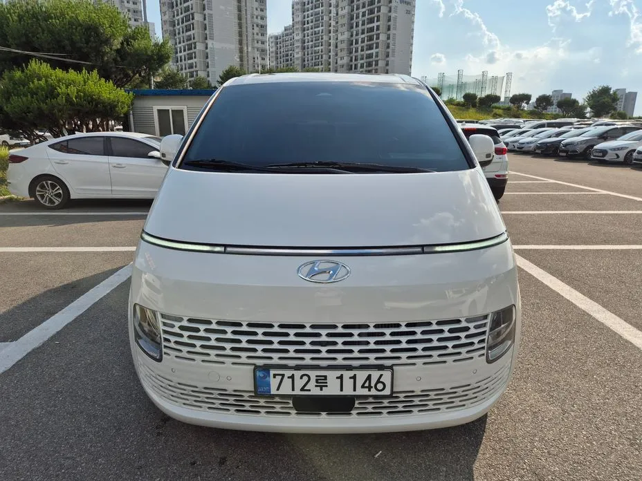 Hyundai Staria — фото 1