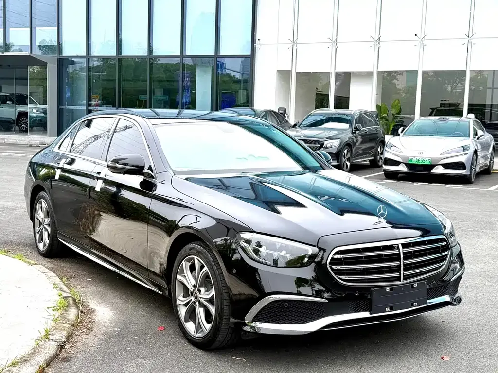 Mercedes-Benz E-Class — фото 10