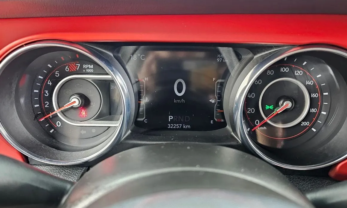 Jeep Wrangler 2021 из KR, фото 10
