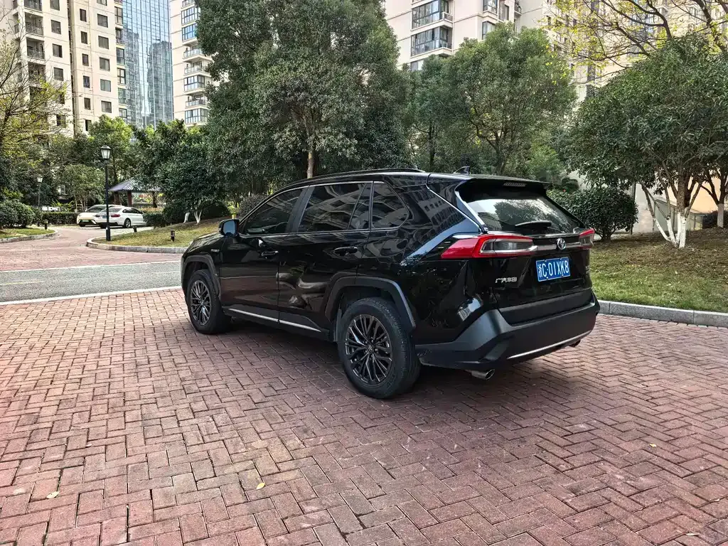 Toyota Wildlander — фото 10
