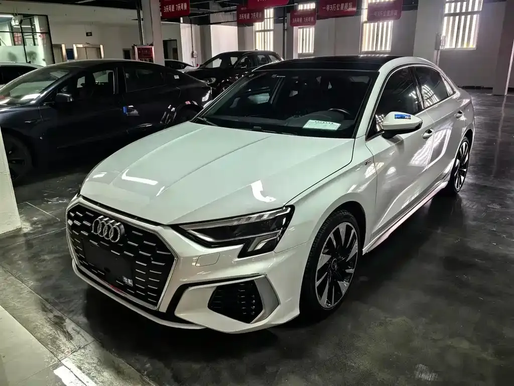 Audi A3 — фото 1