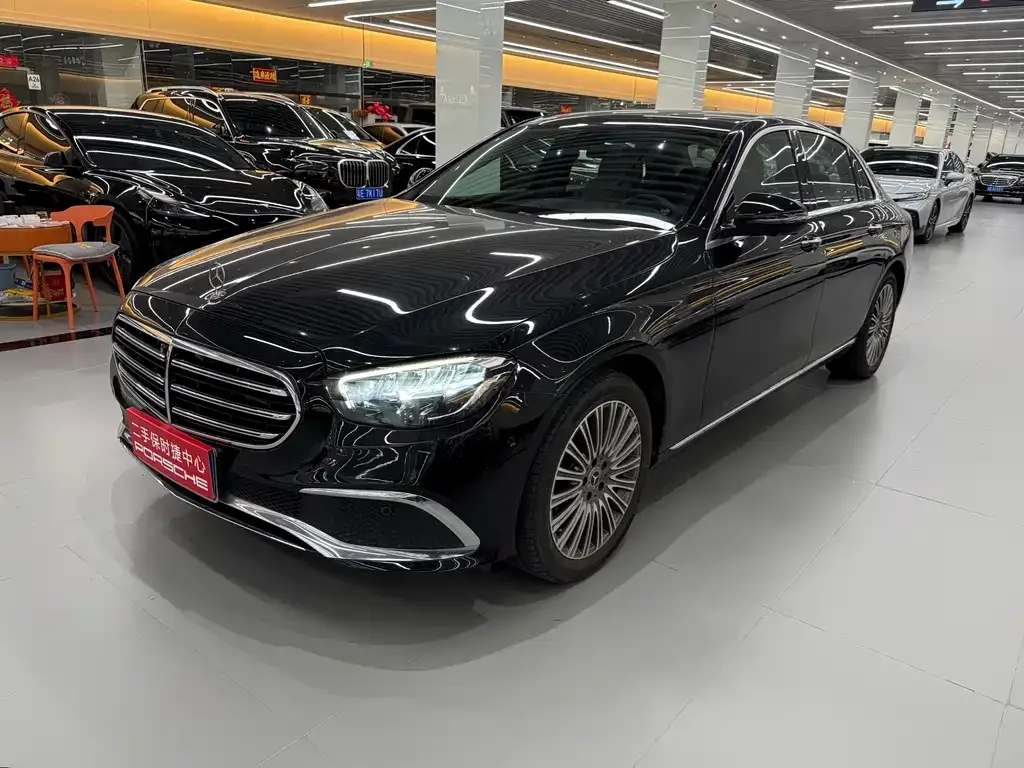 Mercedes-Benz E-Class — фото 1