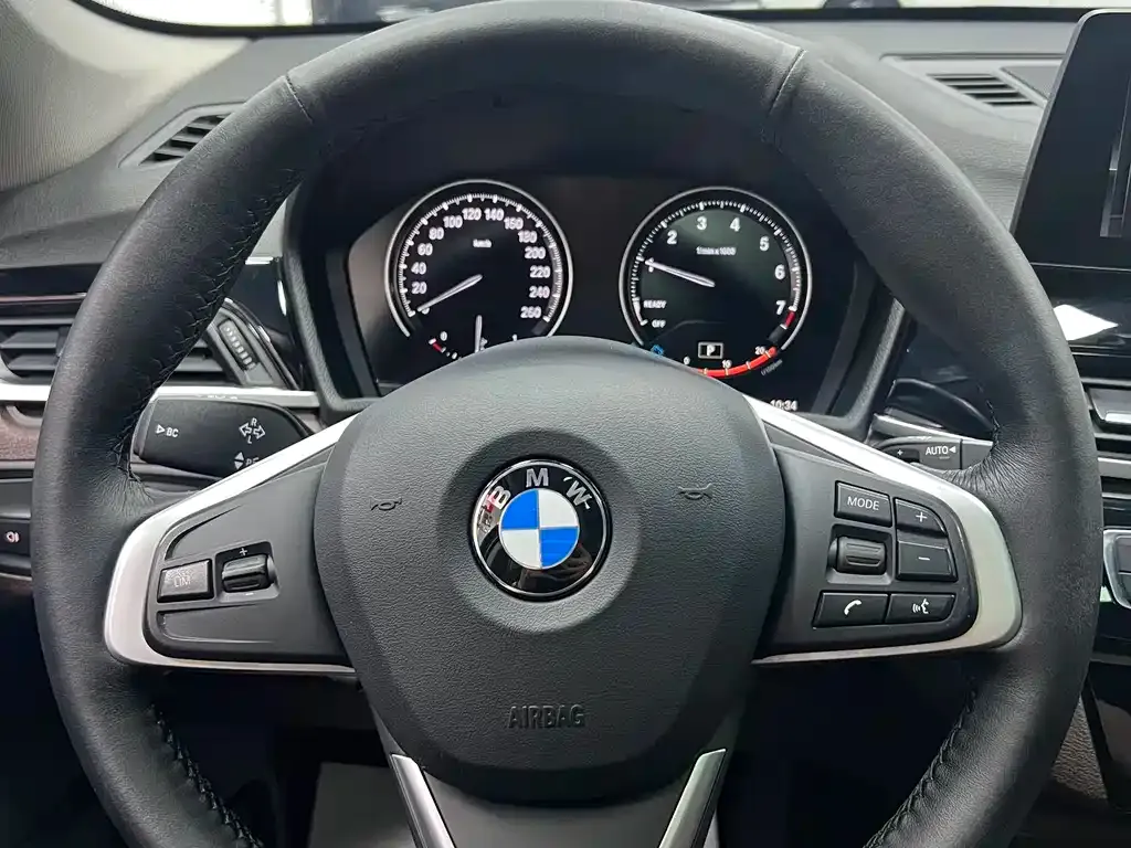 BMW X1 — фото 10