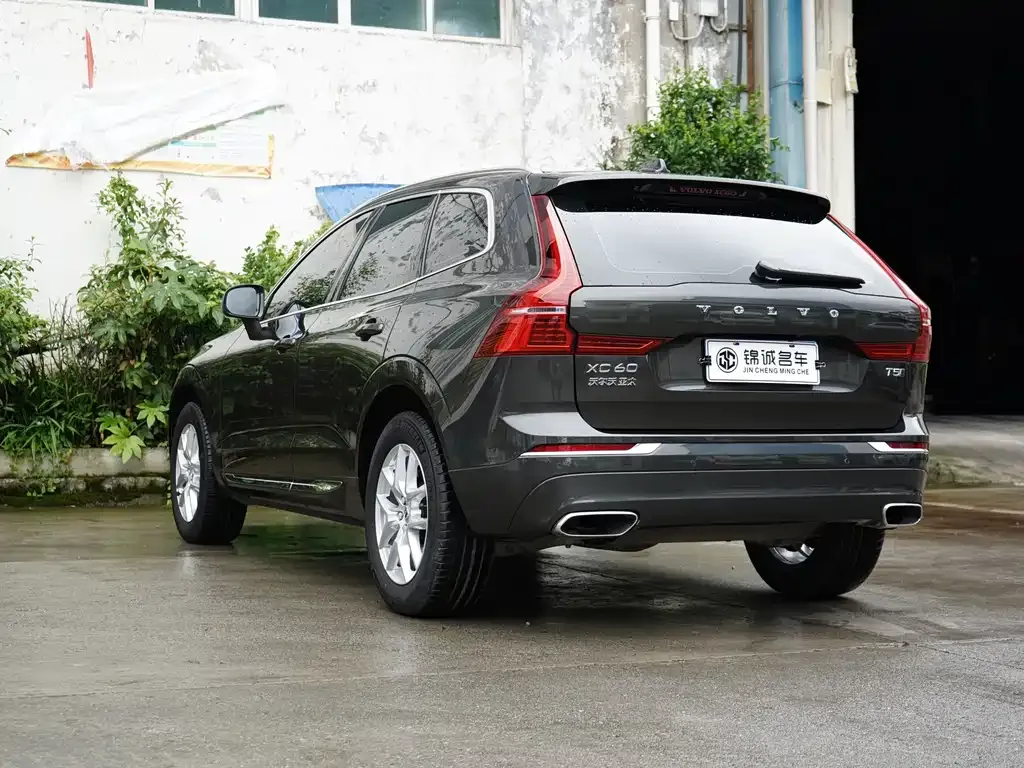 Volvo XC60 — фото 9