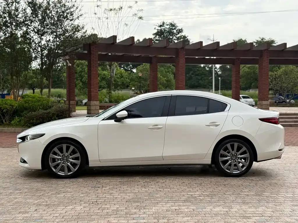 Mazda 3 Axela — фото 10