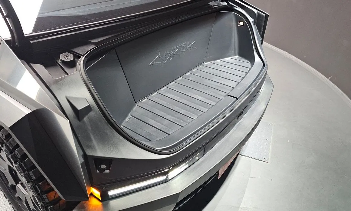 Tesla Cybertruck — фото 10