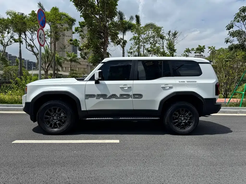 Toyota Prado — фото 7
