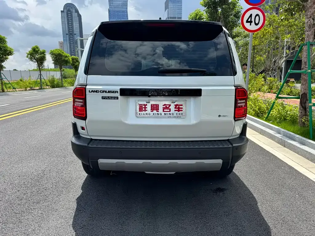 Toyota Prado — фото 10