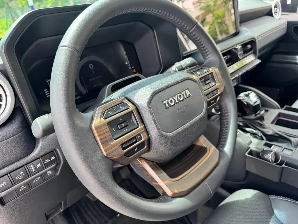 Toyota Prado — фото 6