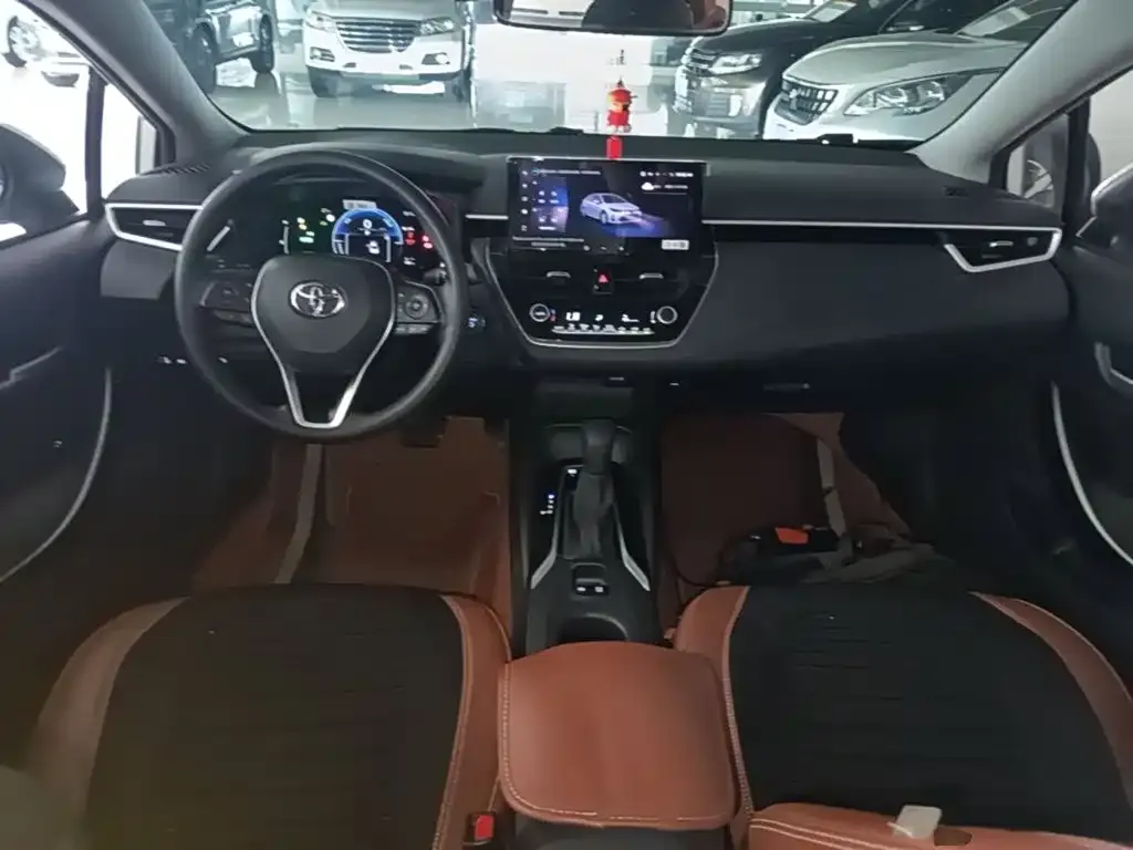 Toyota Corolla — фото 4