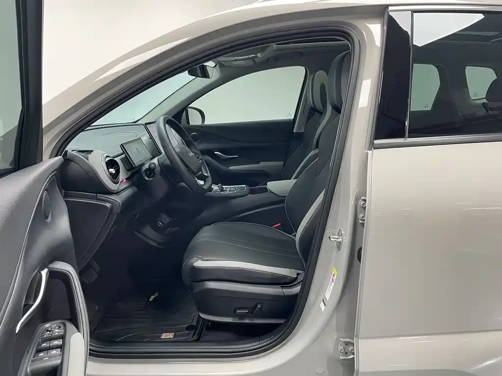 BYD Seal 05 DM-i — фото 10
