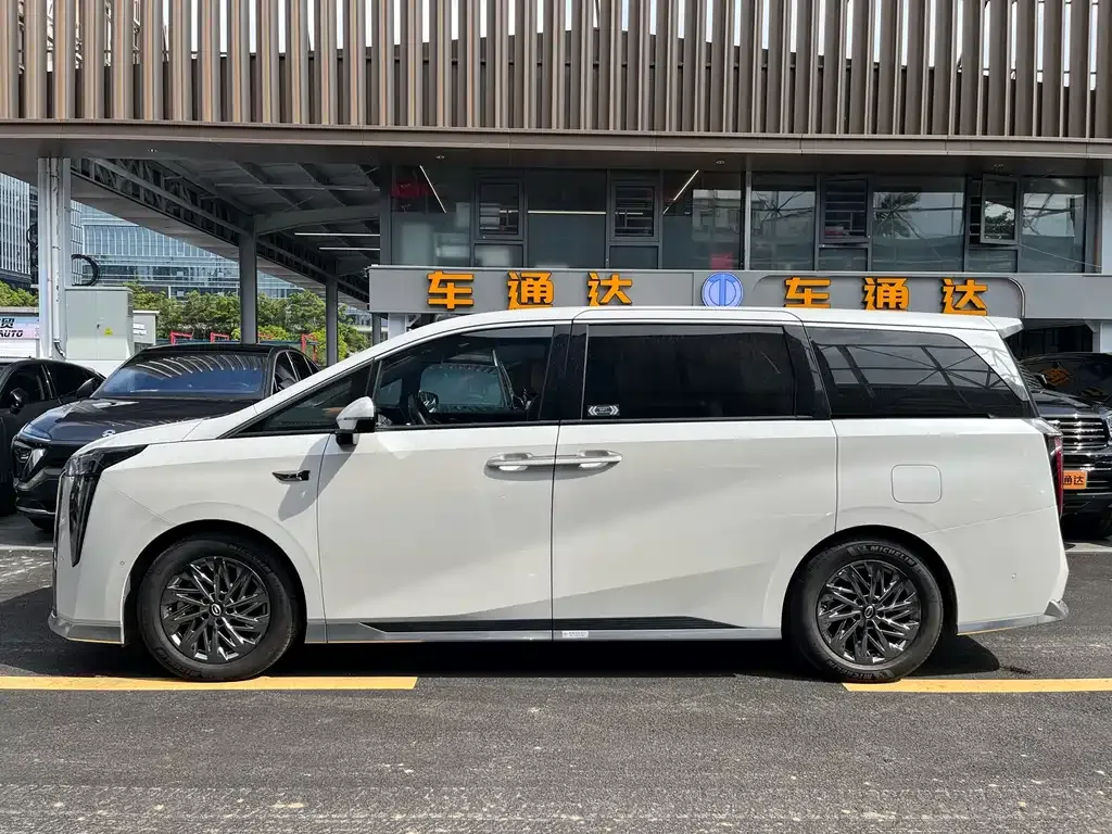 GAC Motor Trumpchi M8 — фото 6