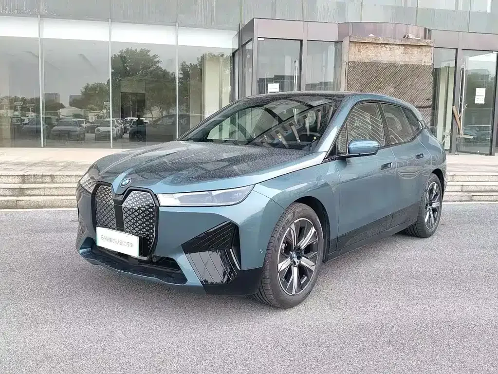 BMW iX — фото 1