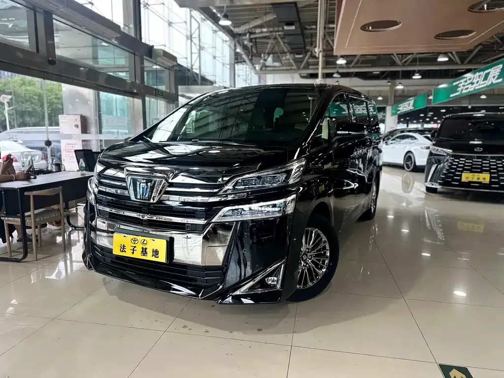 Toyota Vellfire — фото 1