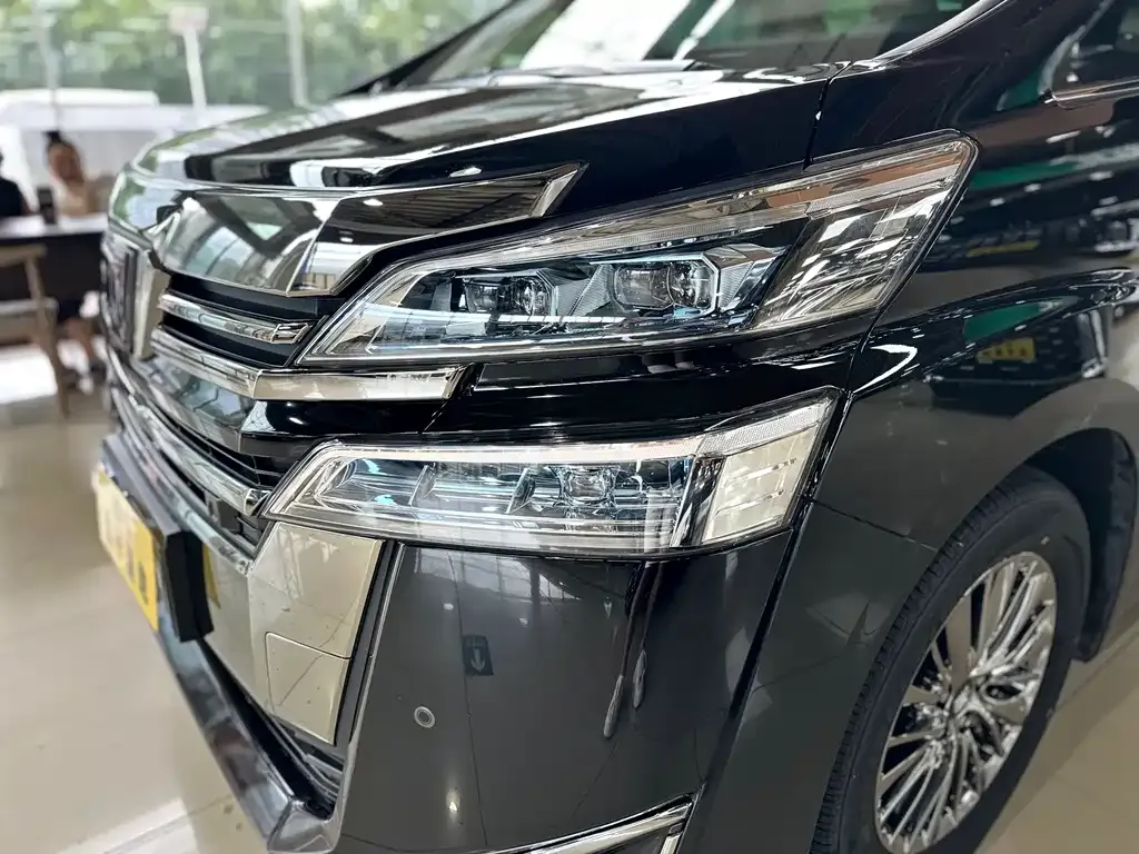 Toyota Vellfire — фото 4